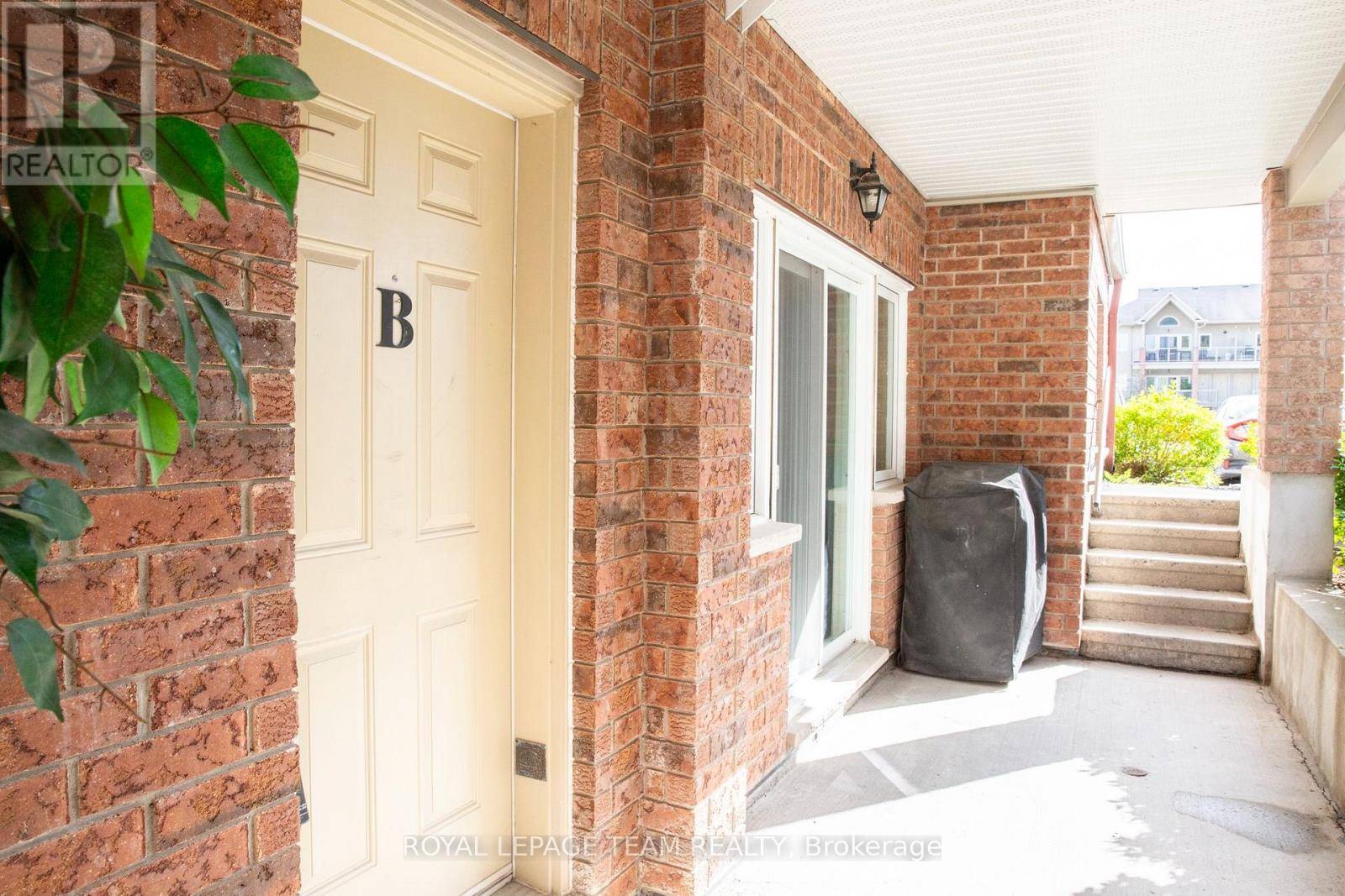 Ottawa, ON K2S0C8,1113 Stittsville Main ST #B
