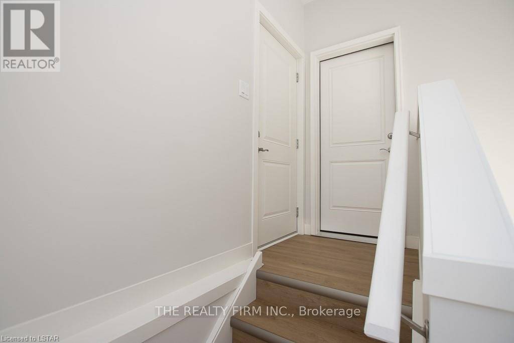 Southwest Middlesex (glencoe), ON N0L1M0,236 Elizabeth ST ##B