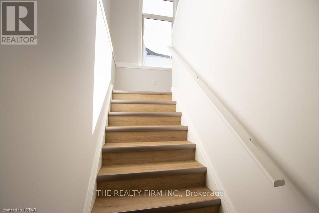 Southwest Middlesex (glencoe), ON N0L1M0,236 Elizabeth ST ##B