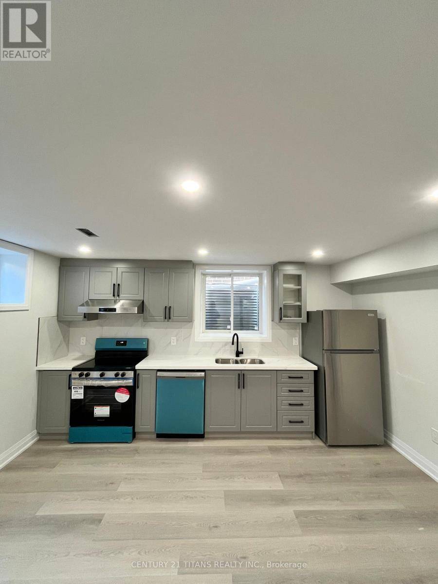 Kitchener, ON N2R0S3,27 William Nador ST #Lower
