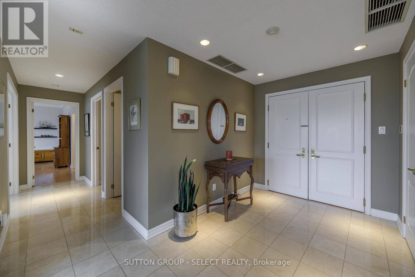 London East (east B), ON N6A5S1,250 Sydenham ST #502