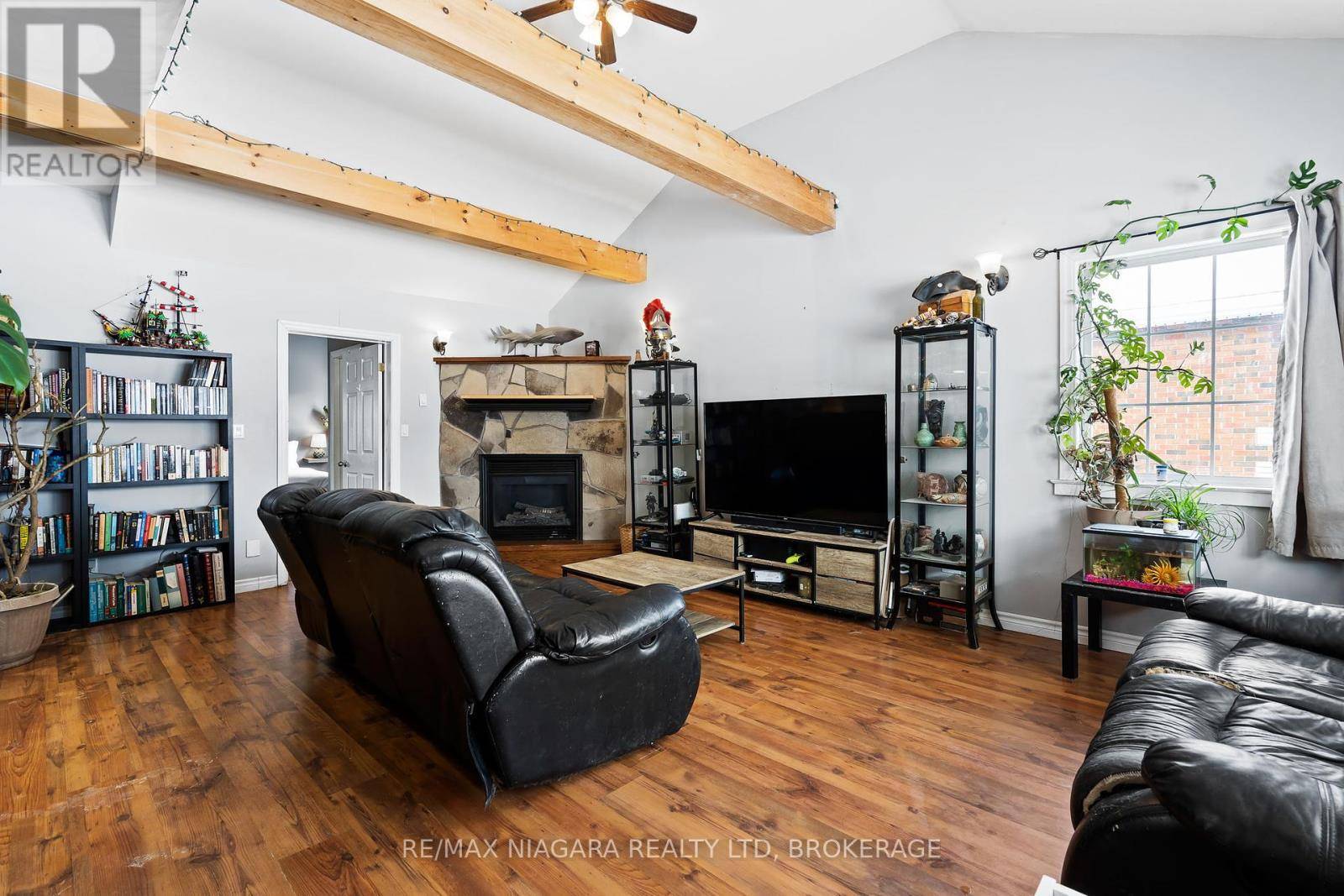 Port Colborne (killaly East), ON L3K2G1,32 CLARKE STREET