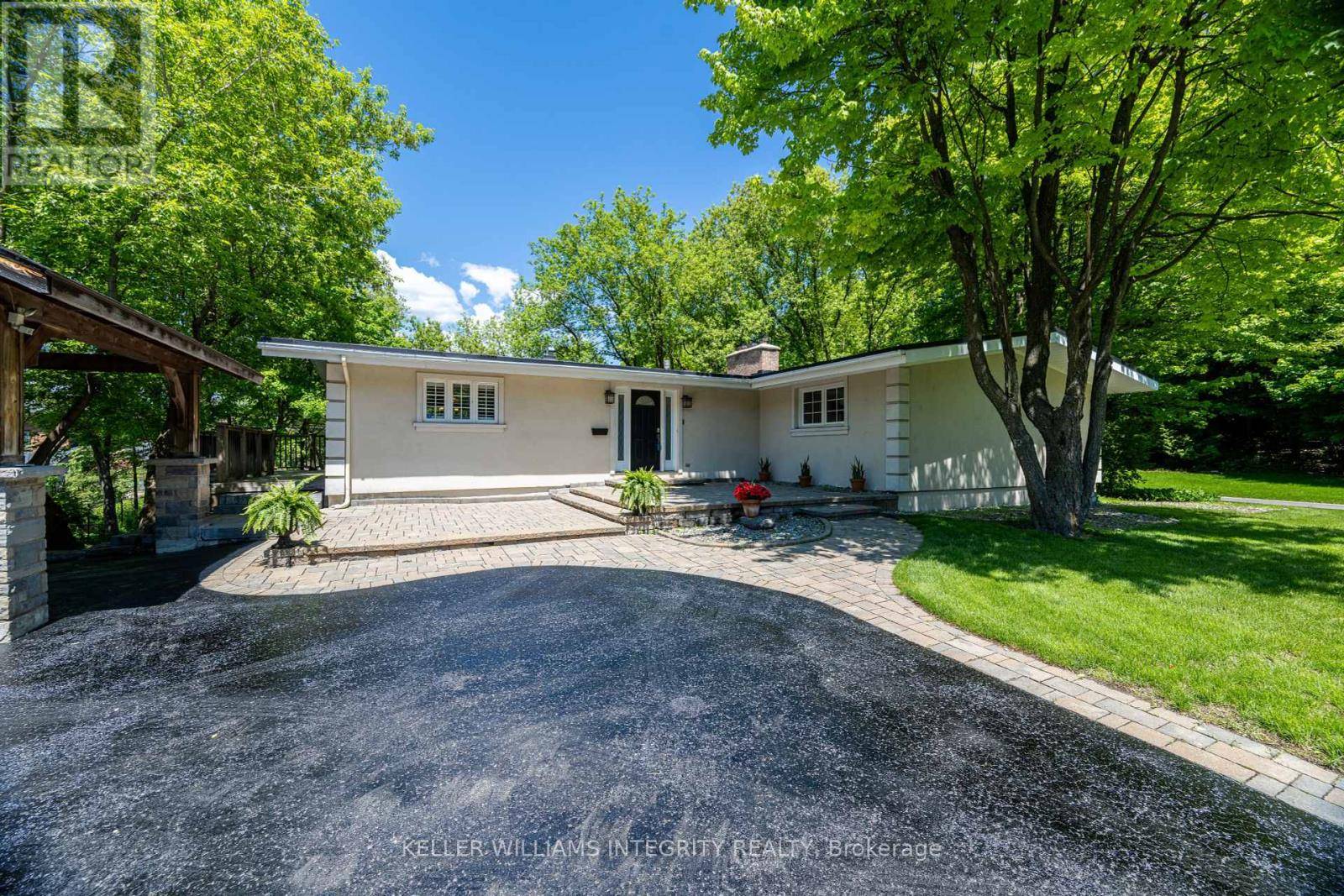 Ottawa, ON K1J6E3,3 BRIARCLIFFE DRIVE