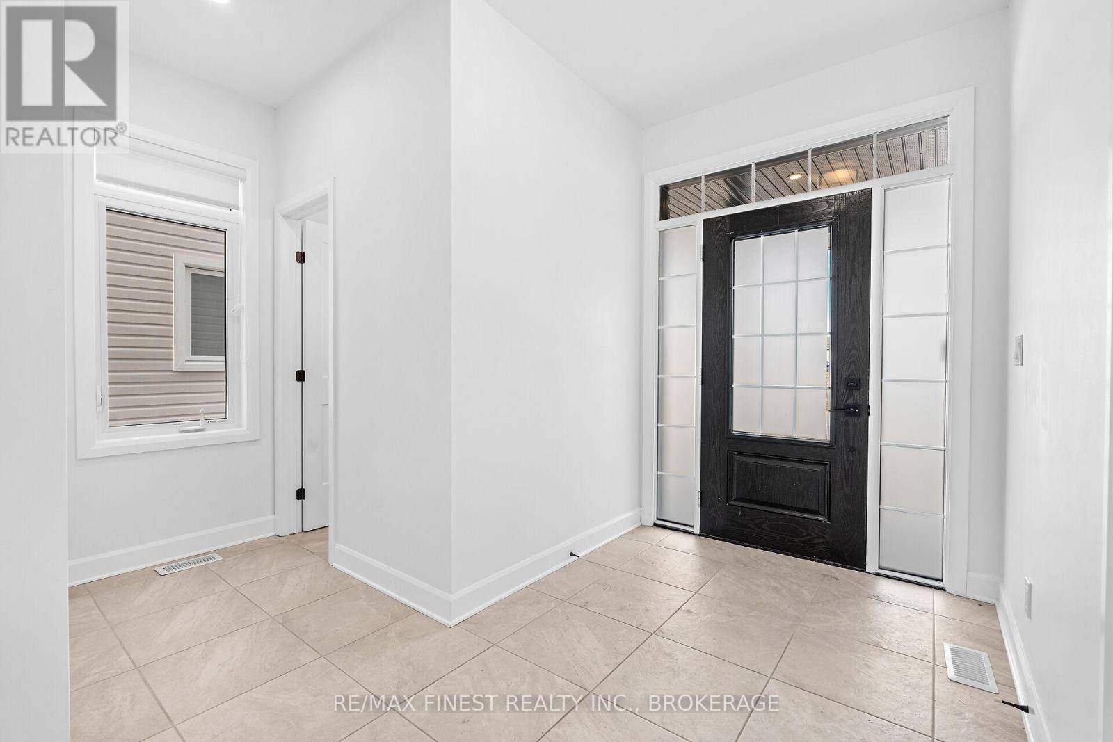 Kingston (kingston East (incl Barret Crt)), ON K7K0H4,652 HALLOWAY DRIVE