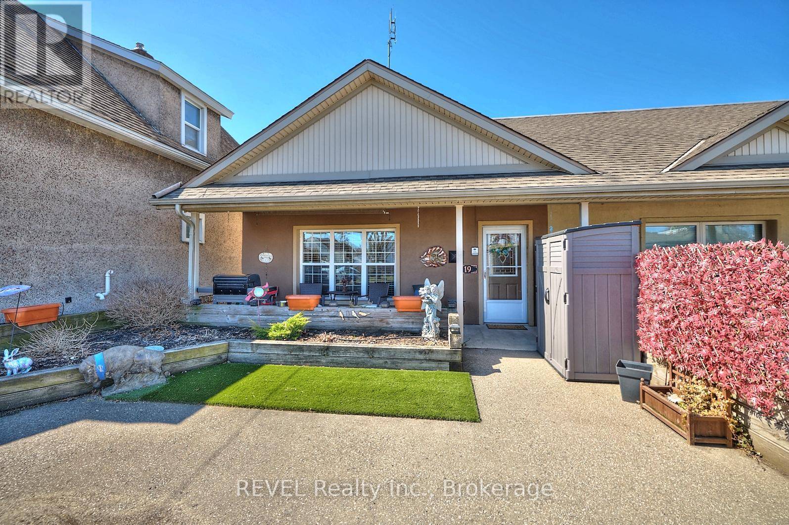 19 KNOLL STREET, Port Colborne (main Street), ON L3K5A4