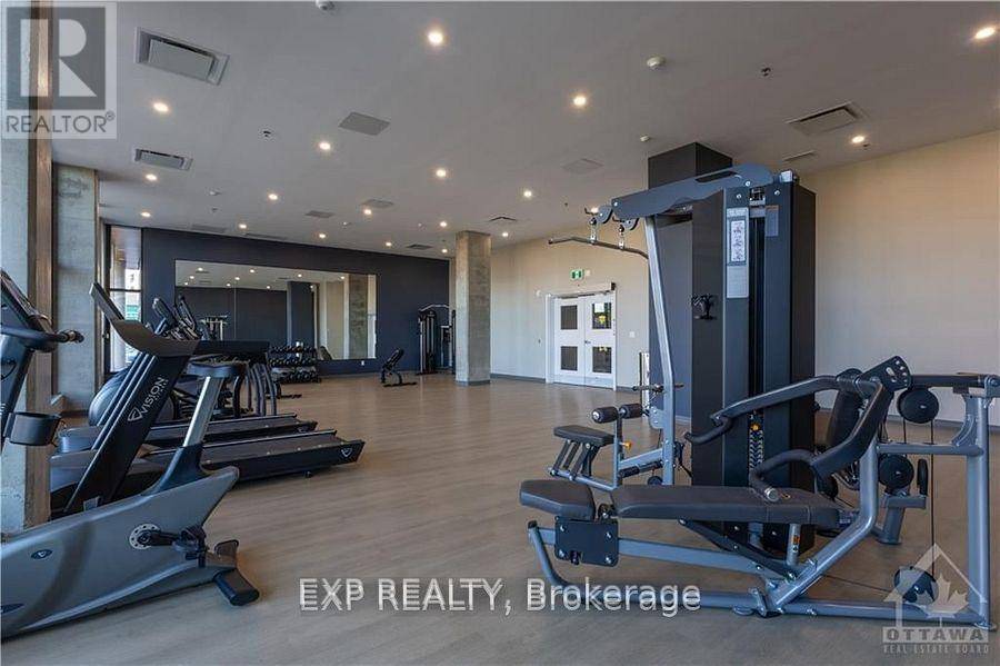 Ottawa, ON K1Z7L5,1366 Carling AVE #215