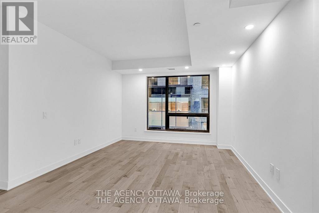 Ottawa, ON K1R0G1,340 QUEEN ST #308
