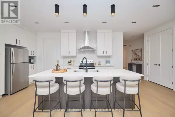 Fort Erie (lakeshore), ON L2A0G7,594 SENECA DRIVE
