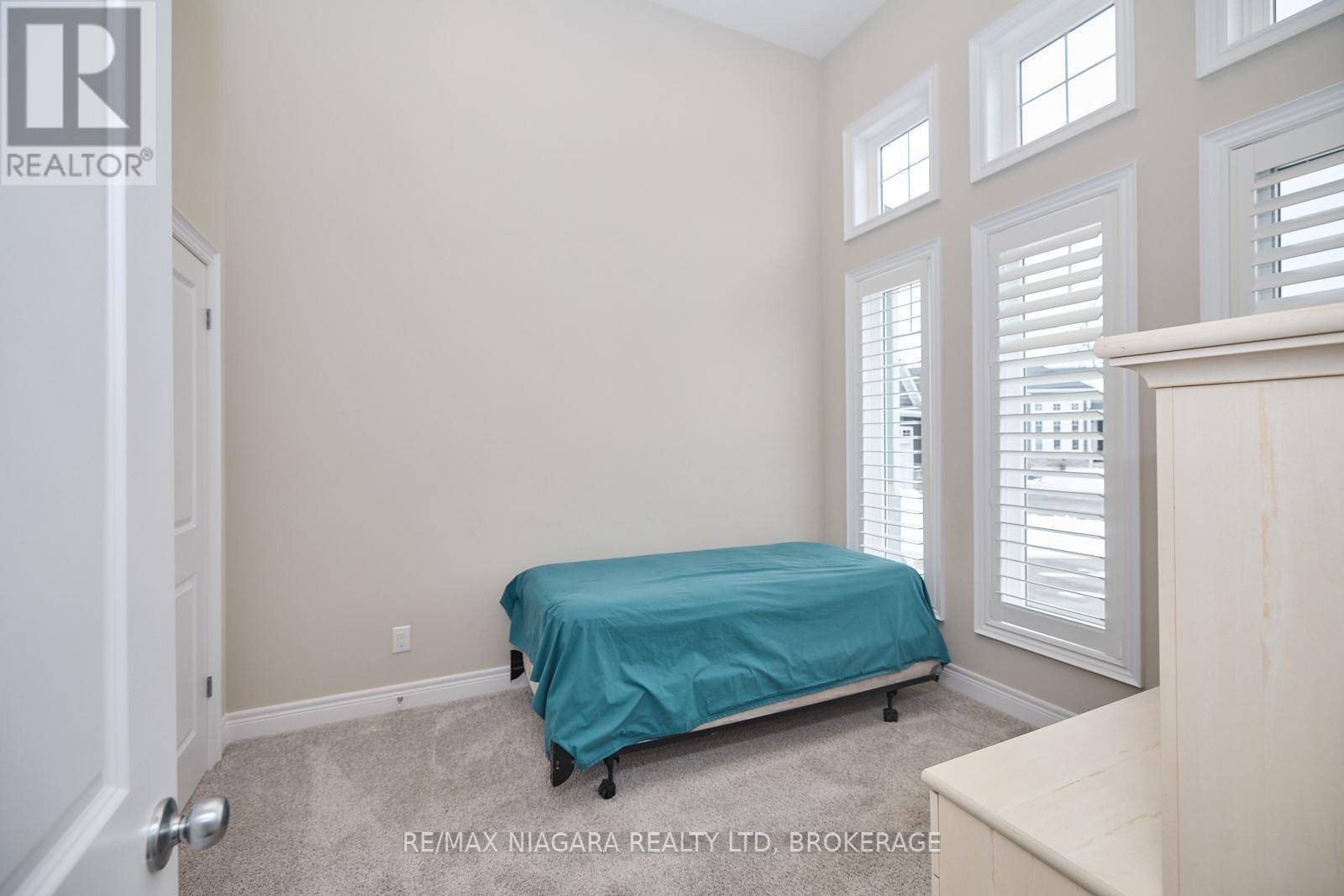 Fort Erie (337 - Crystal Beach), ON L0S1B0,220 ALDERSON COURT