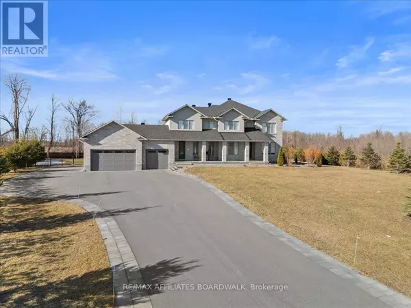 Ottawa, ON K4M0B2,724 MCMANUS AVENUE