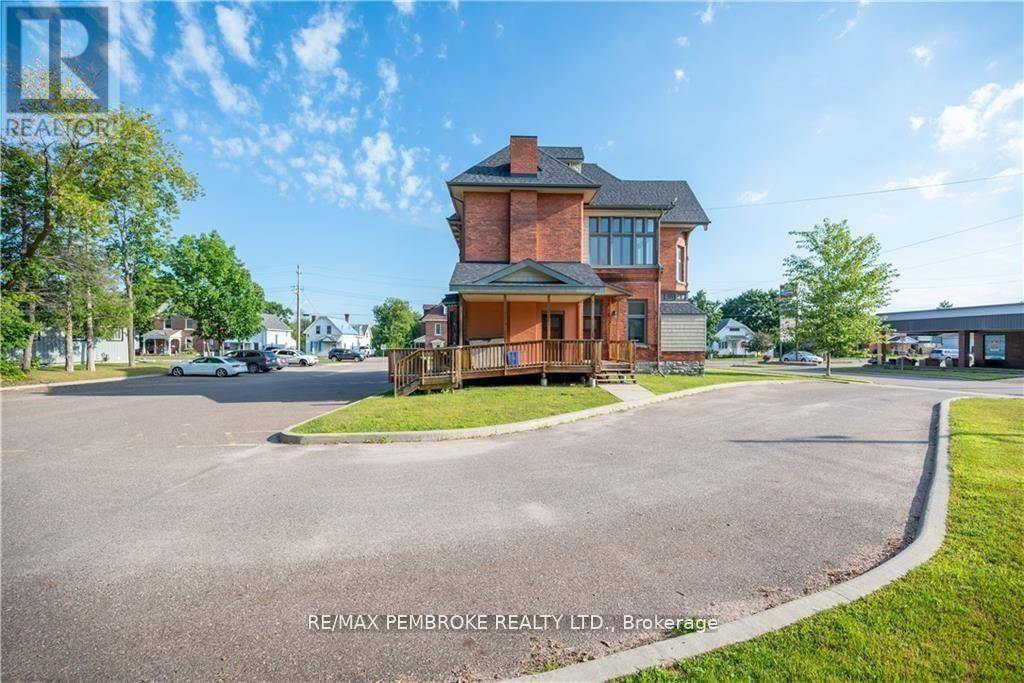 Pembroke, ON K8A5N9,464 PEMBROKE STREET W