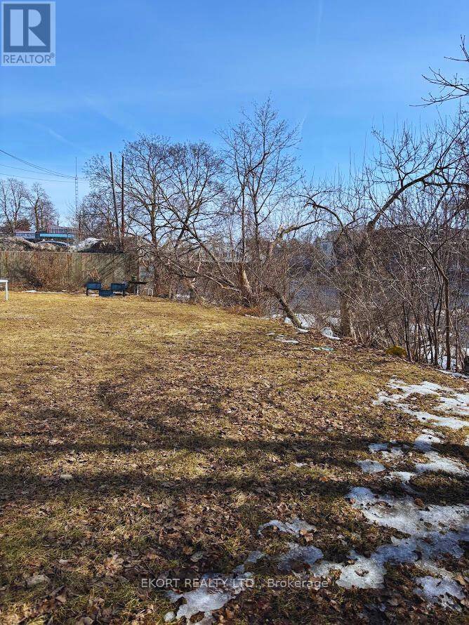 Belleville (belleville Ward), ON K8P1S1,17-23 MOIRA STREET W