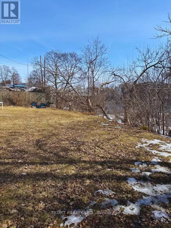 Belleville (belleville Ward), ON K8P1S1,17-23 MOIRA STREET W