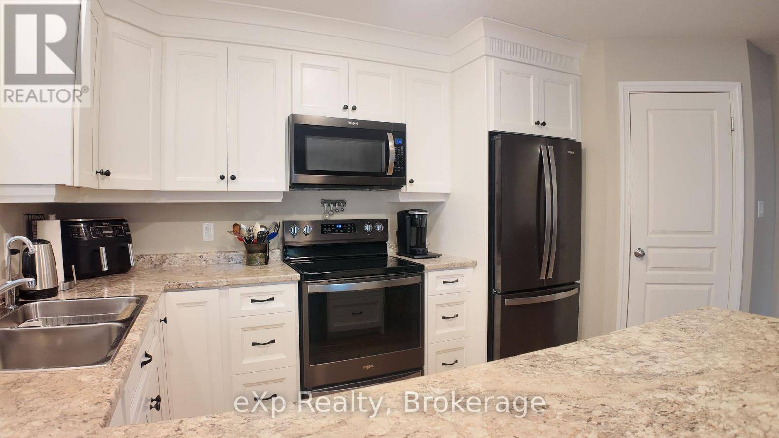 Hanover, ON N4N1T8,188 12TH AVENUE