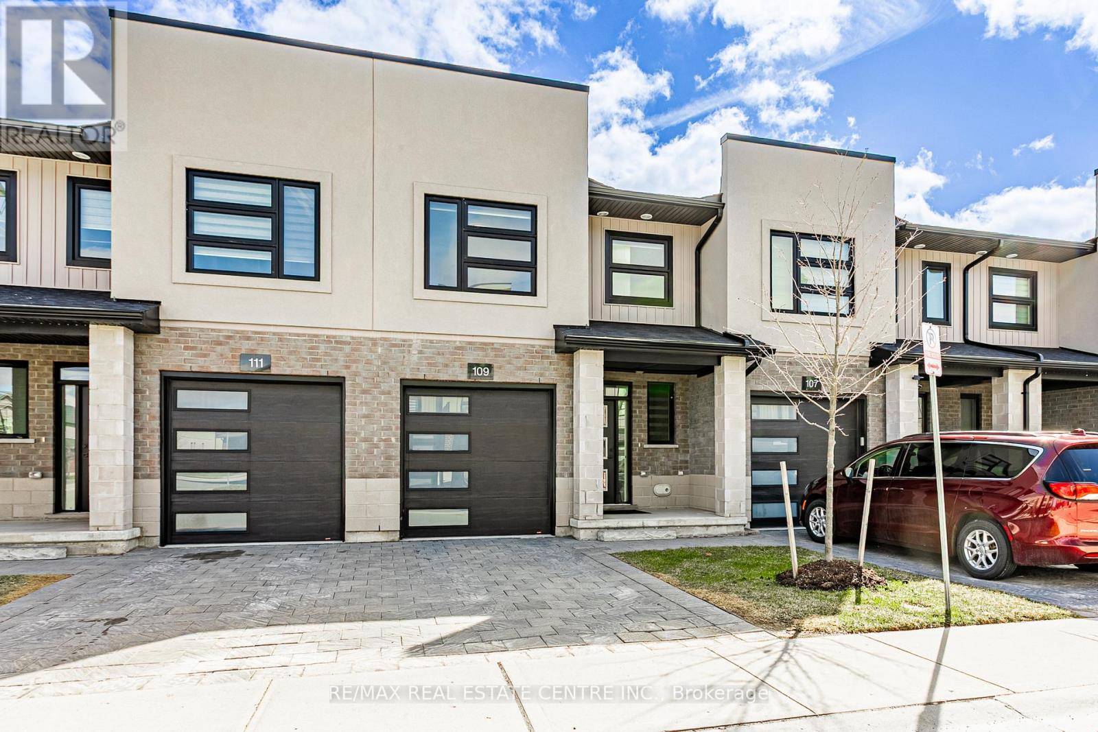 London, ON N6L0E8,3380 Singleton AVE #109