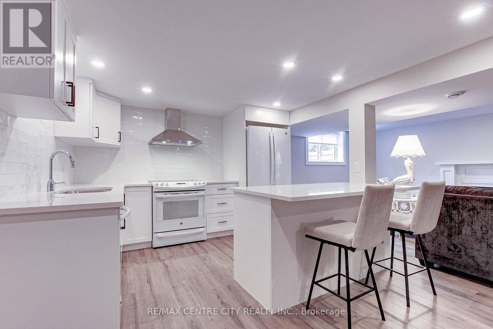 Central Elgin (port Stanley), ON N5L1C6,329 SMITH ST #LOWER