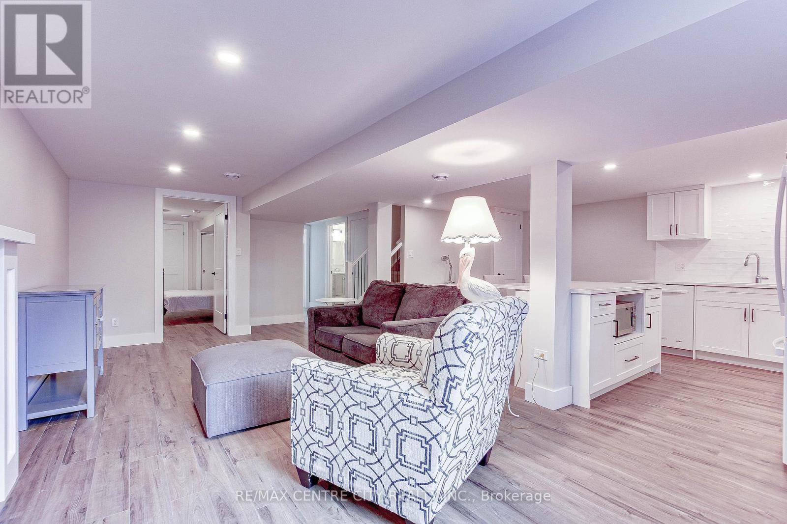 Central Elgin (port Stanley), ON N5L1C6,329 SMITH ST #LOWER