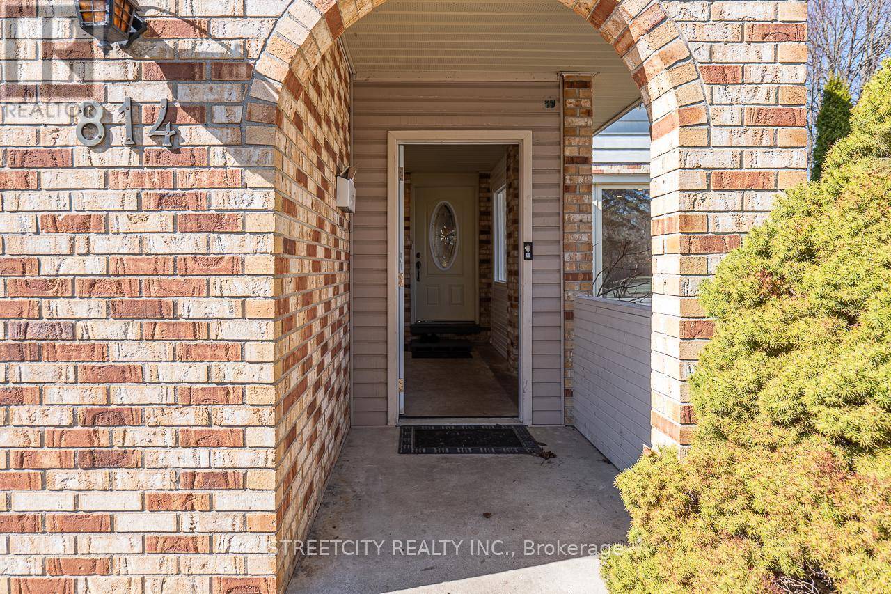 London North (north C), ON N5X2C8,814 GRENFELL DRIVE