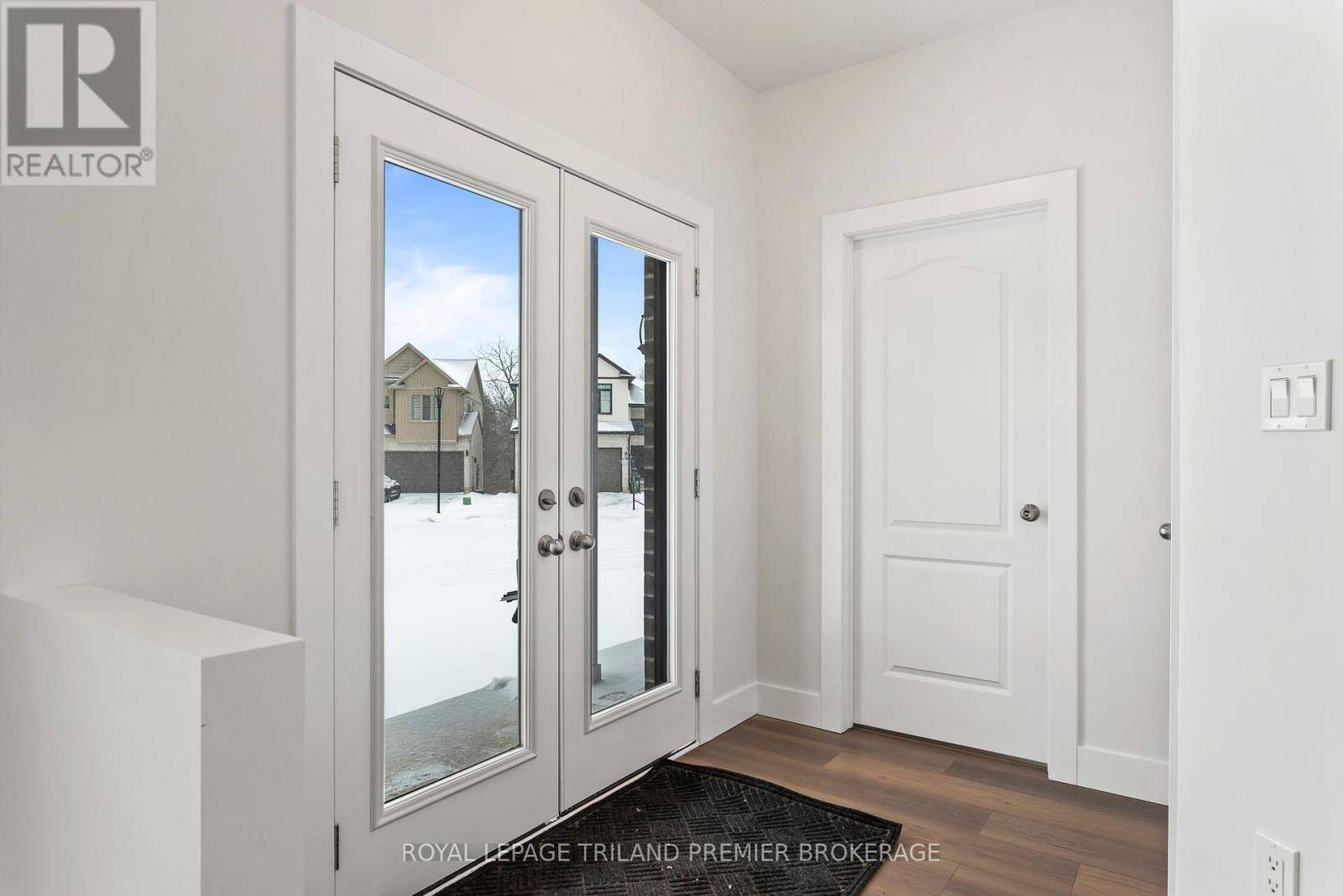 London South (south U), ON N6M0J9,2683 BOBOLINK LANE
