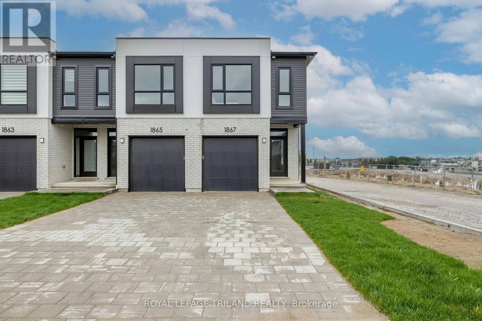 London North (north E), ON N6G0A6,790 BANYAN LANE