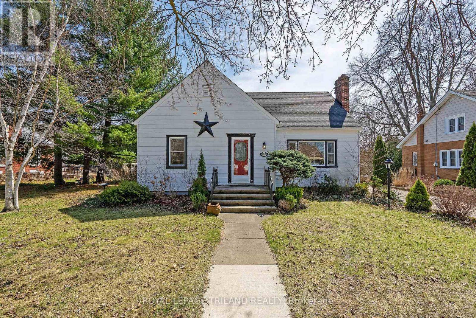 West Elgin (rodney), ON N0L2C0,192 QUEEN STREET