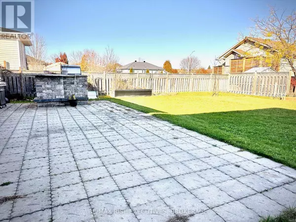 Loyalist (amherstview), ON K7N0A2,123 MACDOUGALL DRIVE