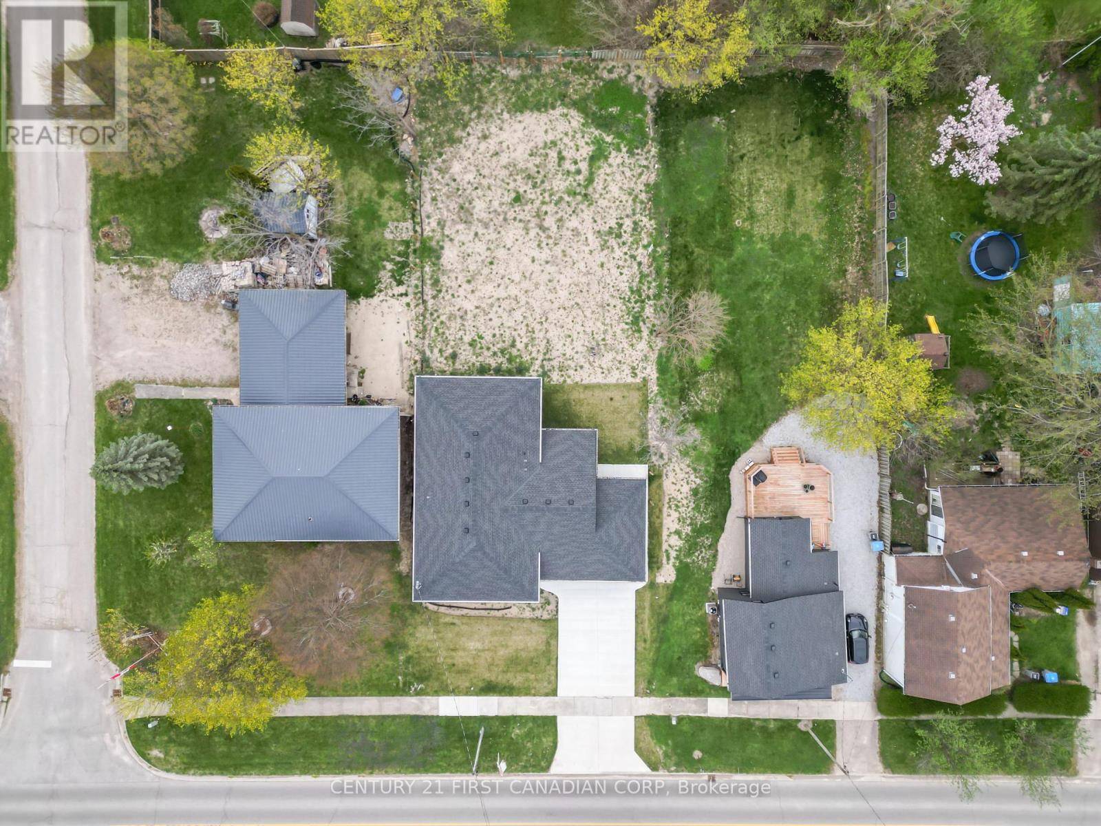Lambton Shores (thedford), ON N0M2L0,134 KING STREET