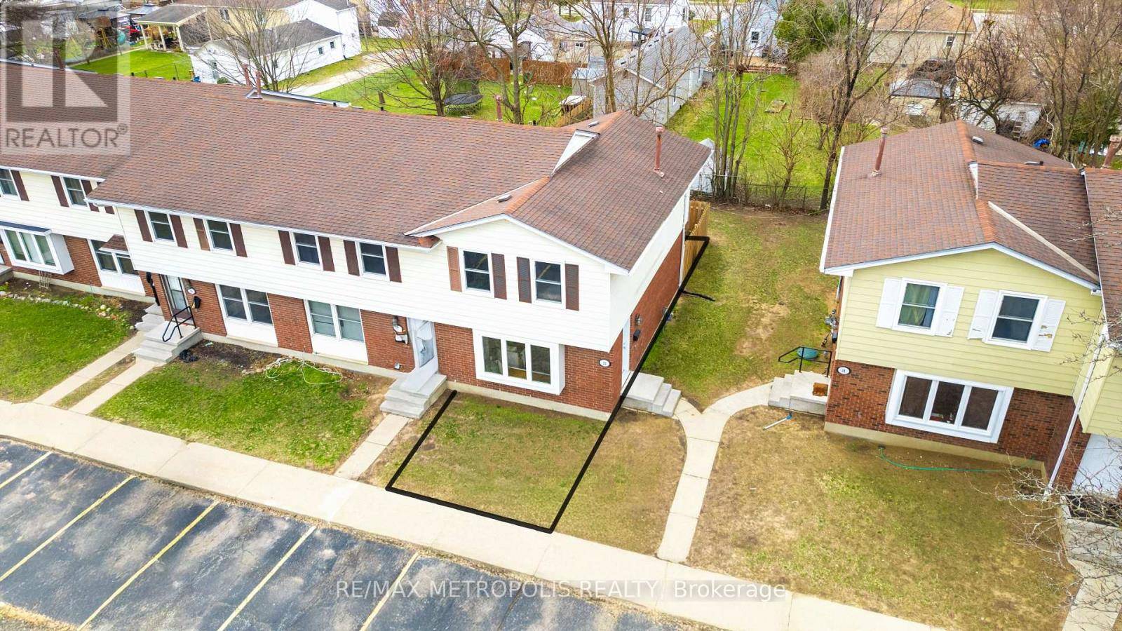 Sarnia, ON N7T5R1,825 Exmouth ST #22