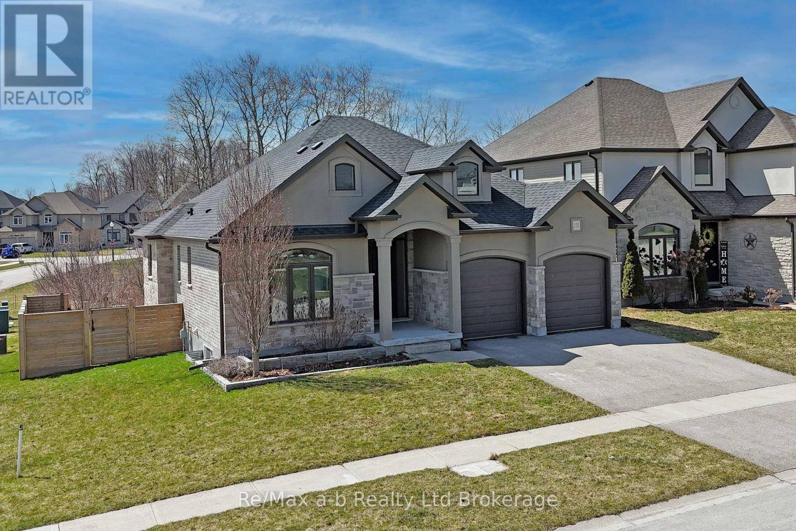 Woodstock (woodstock - North), ON N4T0J1,255 WEDGEWOOD DRIVE
