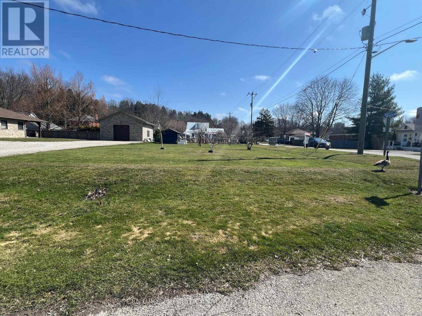 Central Elgin (port Stanley), ON N5L1B3,337 ELIZABETH STREET