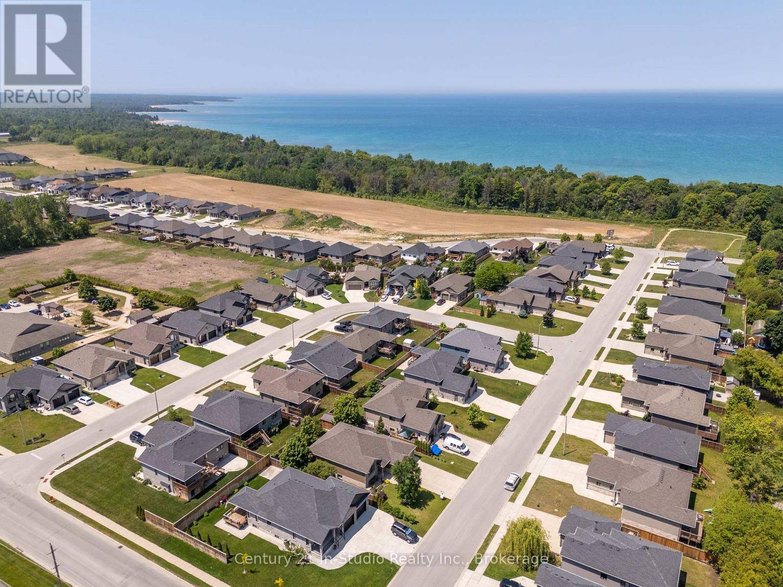 Saugeen Shores, ON N0H2C1,392 PEIRSON AVENUE