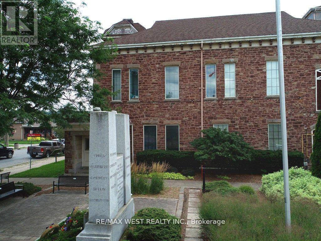 St. Catharines (oakdale), ON L2T1K5,343 MERRITT STREET W