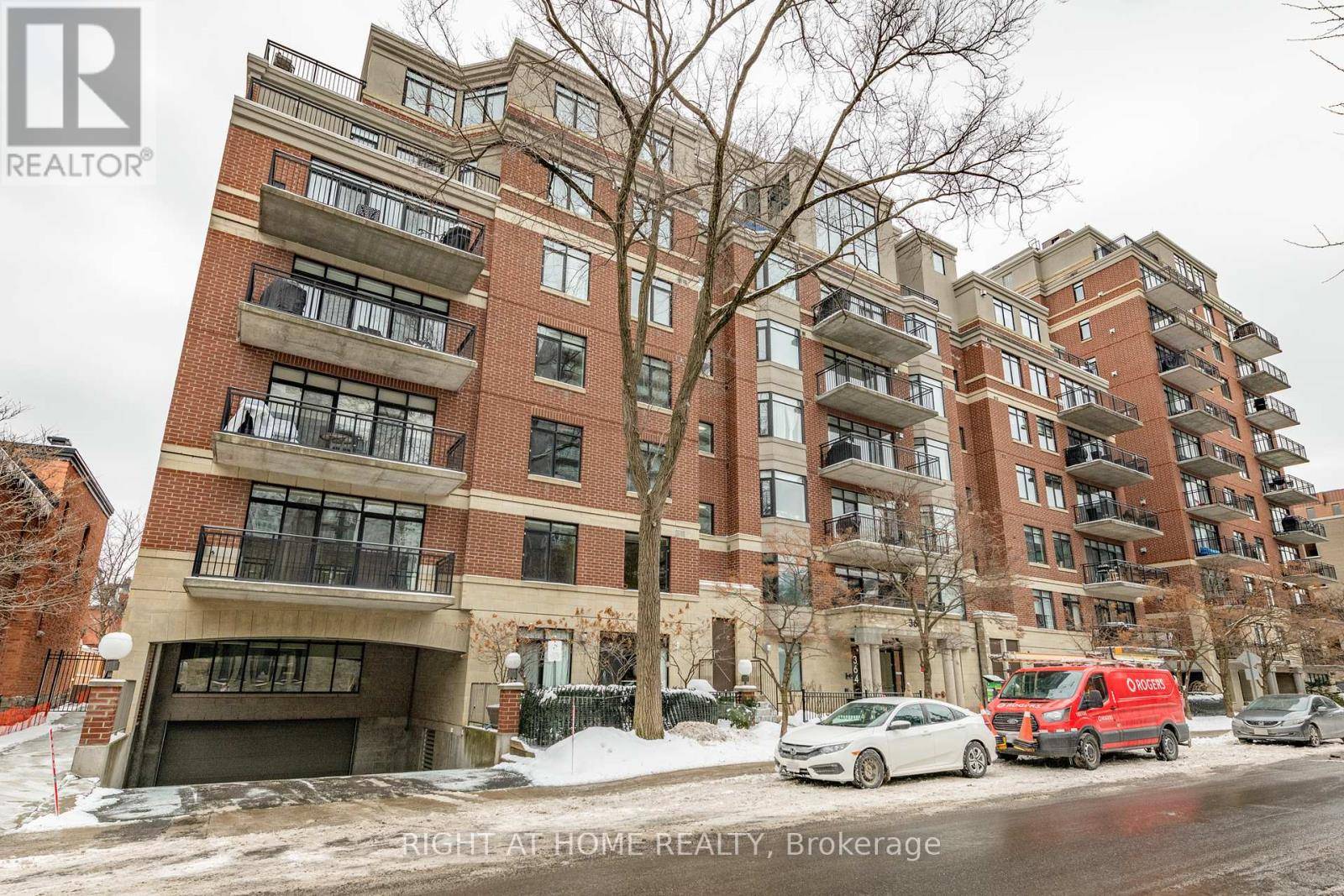 Ottawa, ON K2P2P3,364 COOPER ST #504
