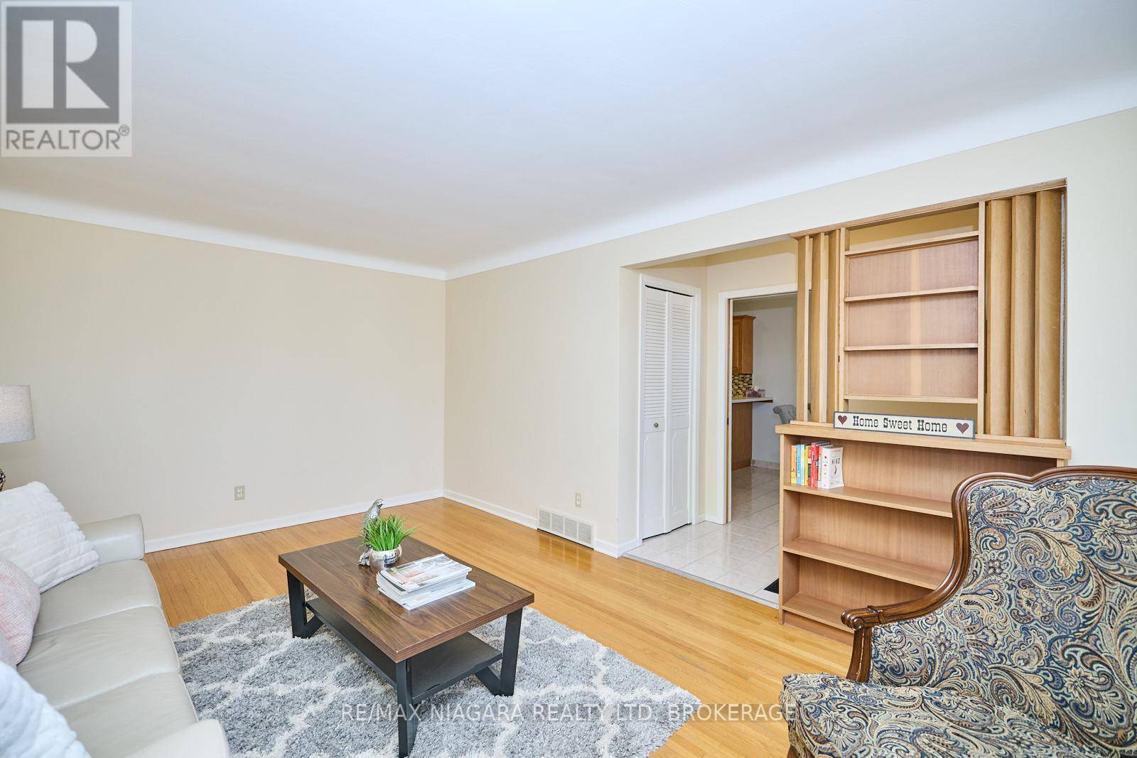 St. Catharines (vine/linwell), ON L2M3M2,8 DENSGROVE DRIVE