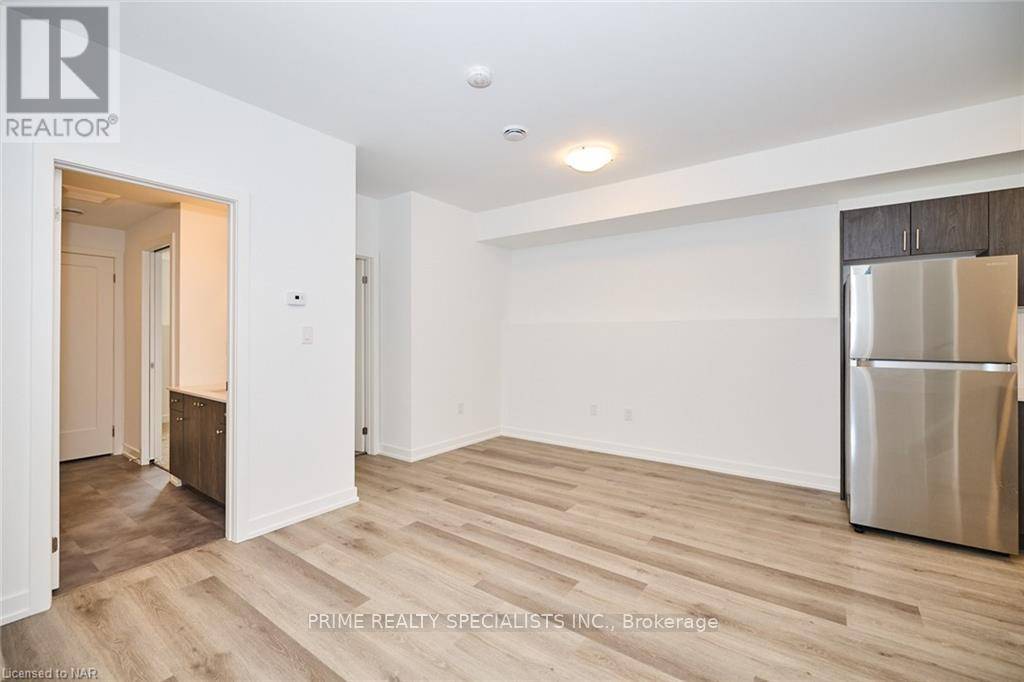 Welland (n. Welland), ON L3C0K1,781 Clare AVE #211