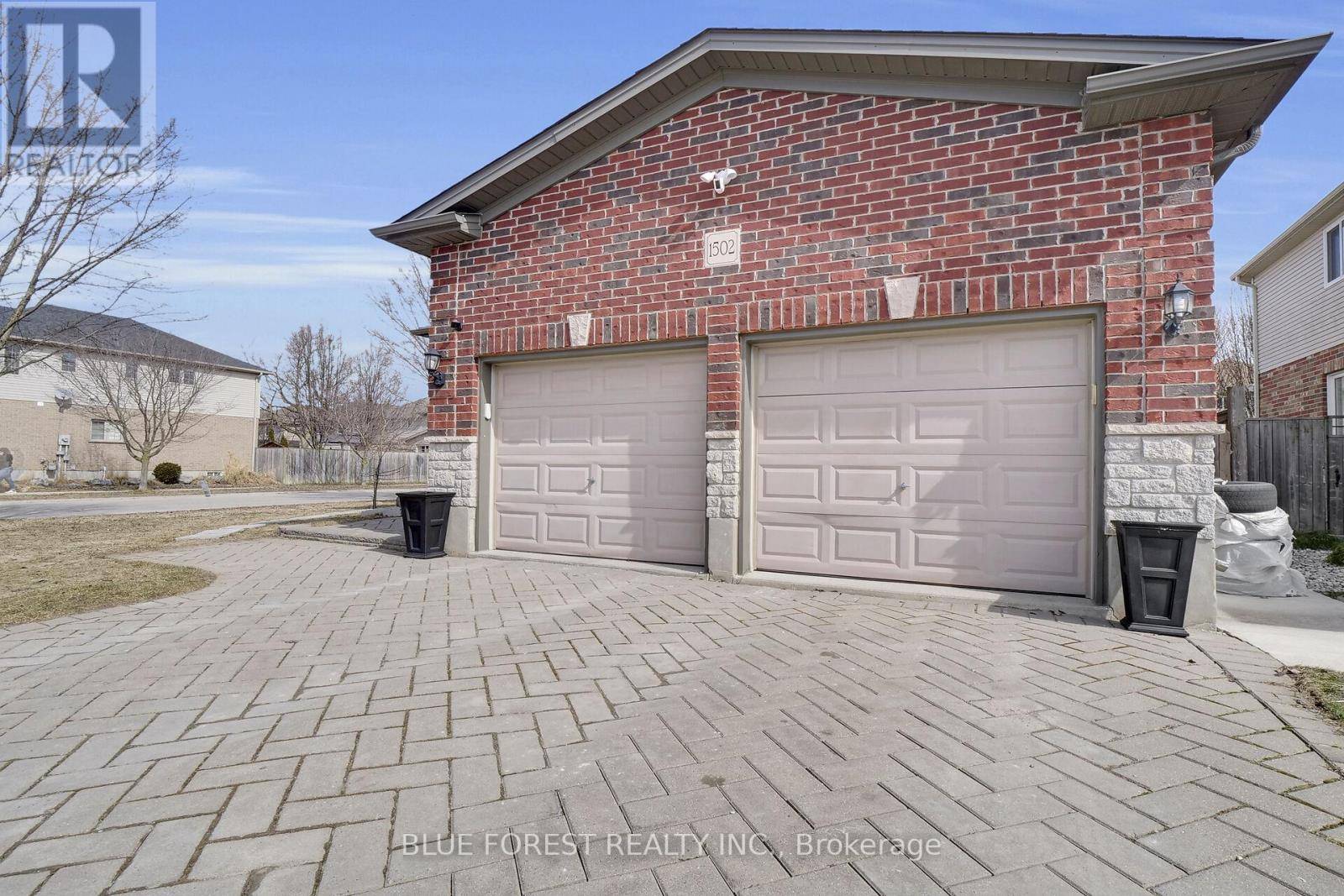 London, ON N6G5P6,1502 CORONATION DRIVE