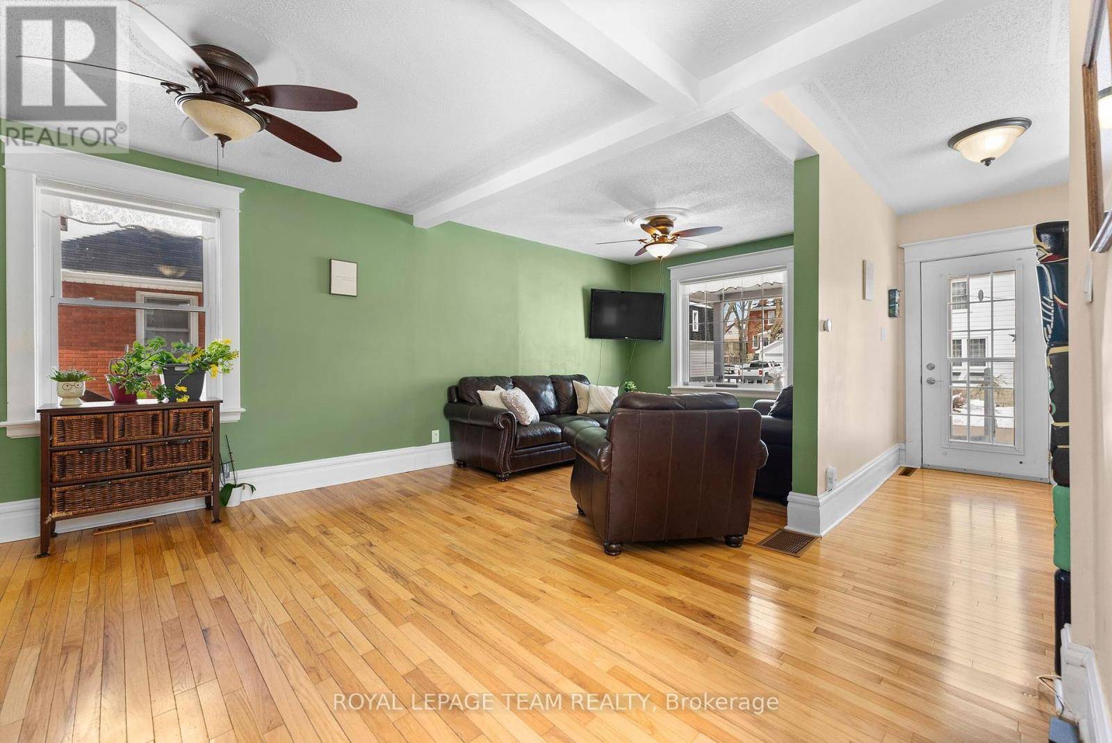 Renfrew, ON K7V2C9,28 BANK STREET N