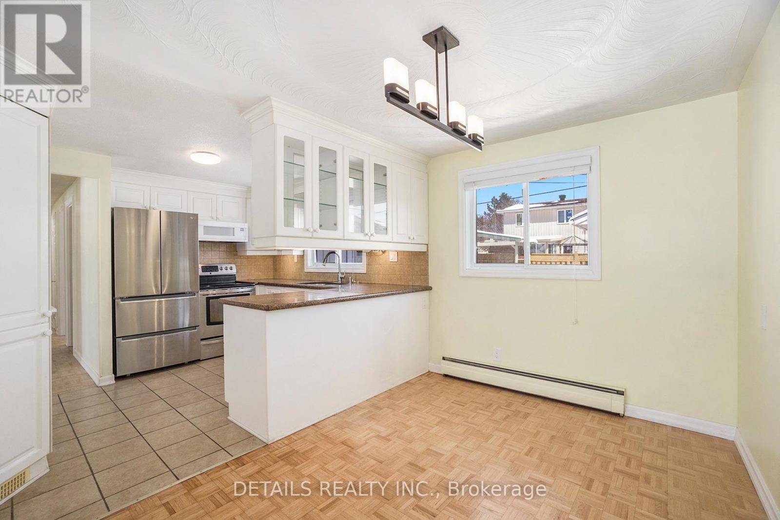 Ottawa, ON K1E1M6,395 HATFIELD CRESCENT