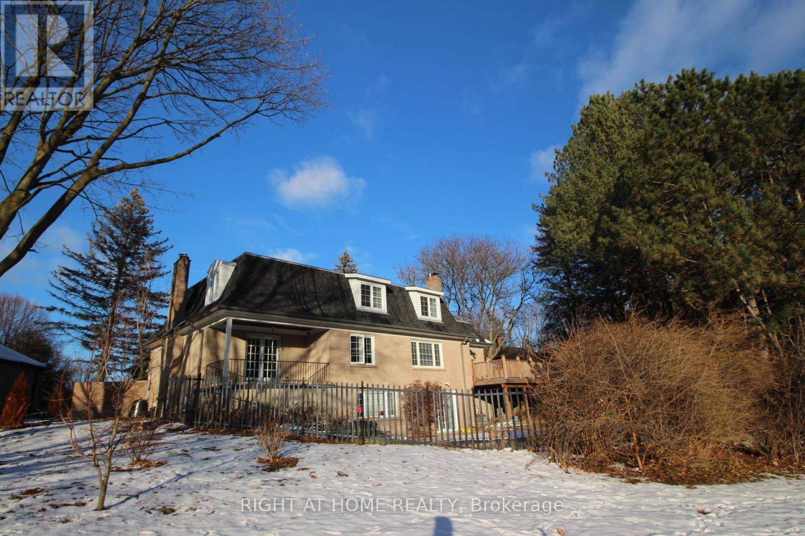 Waterloo, ON N2L5E8,21 POST HORN PLACE