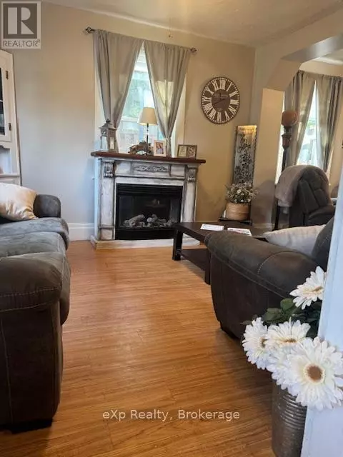 Arran-elderslie, ON N0G1L0,120 3RD AVENUE SW