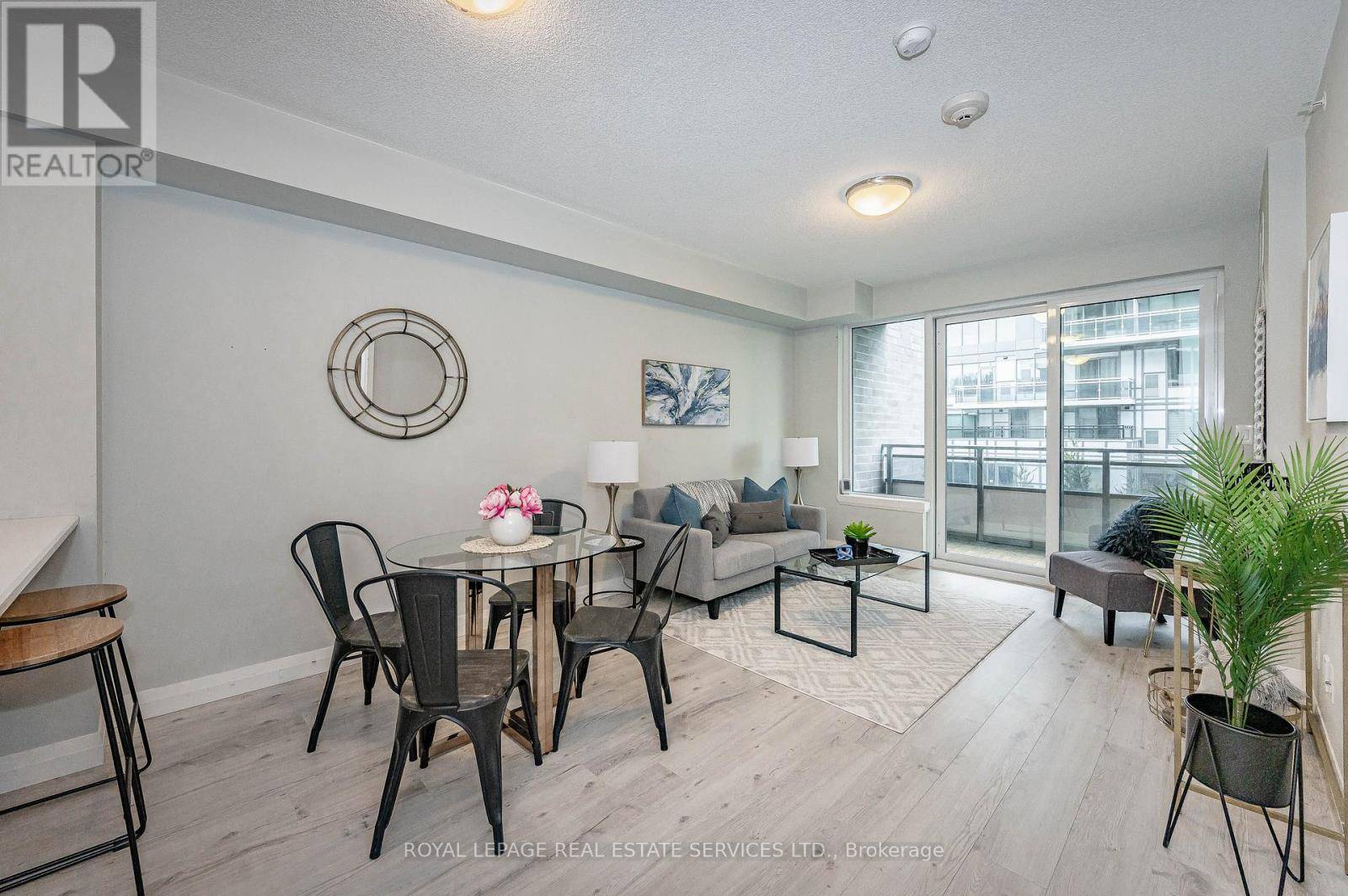 Guelph (st. Patrick's Ward), ON N1E0P5,53 Arthur ST South #314