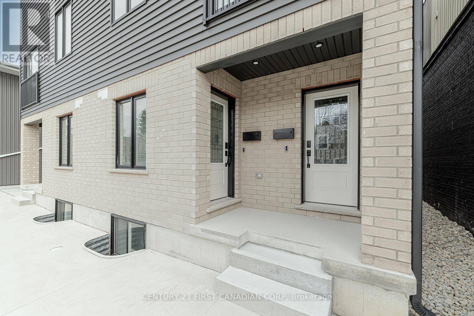 St. Thomas, ON N5R3X8,109 ROSS STREET