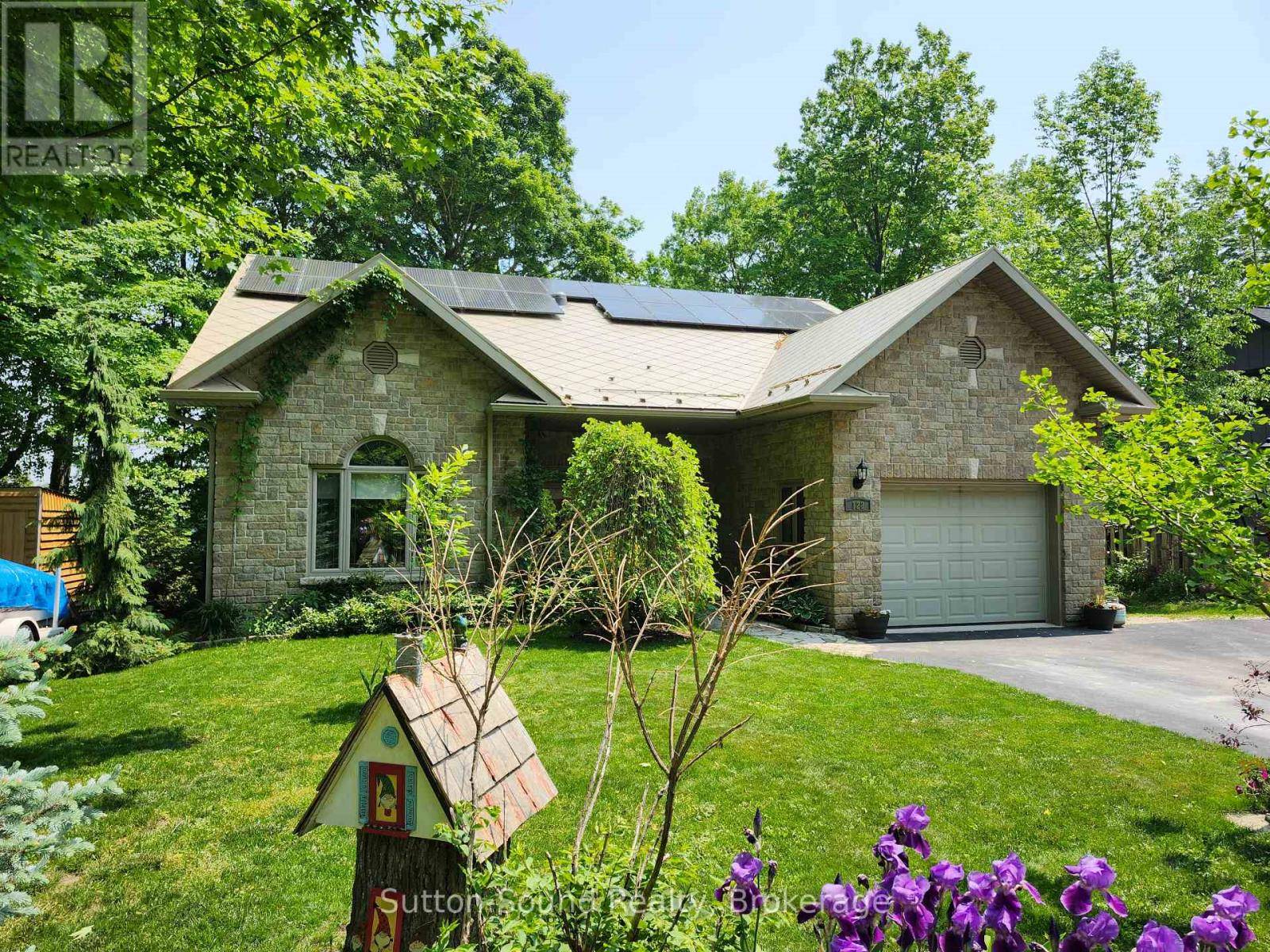 Chatsworth, ON N0H2V0,122 MCCULLOUGH LAKE DRIVE