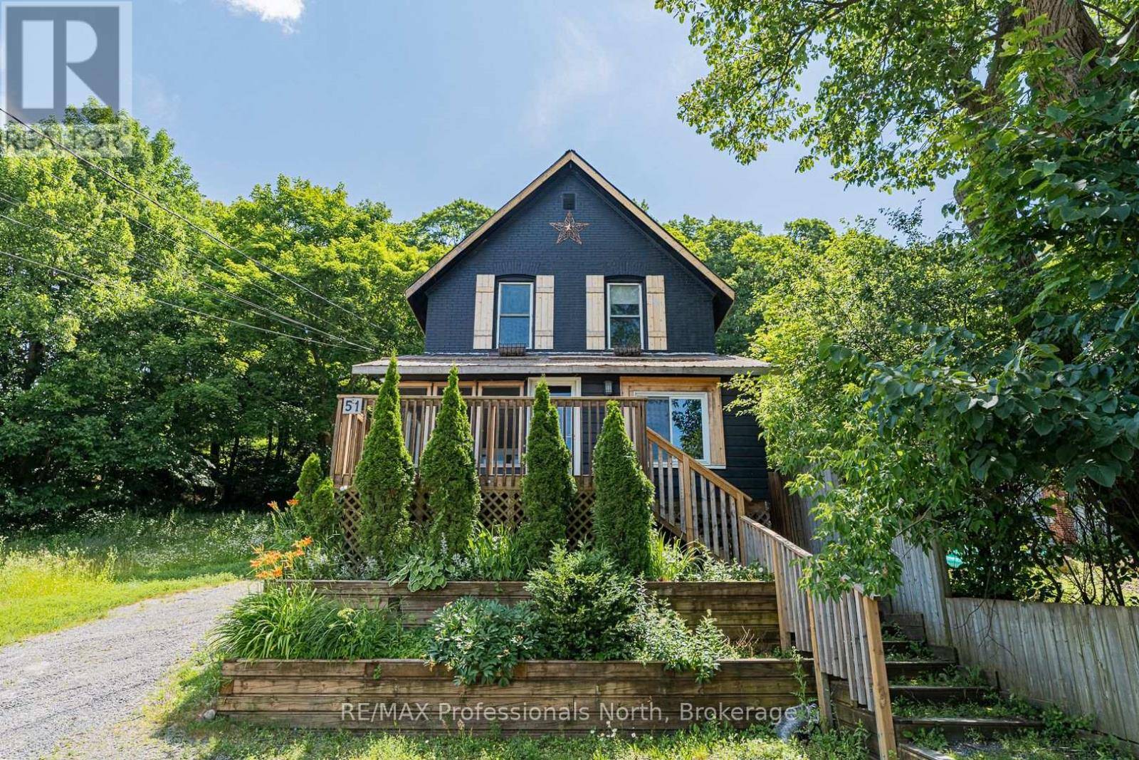 Huntsville (chaffey), ON P1H1W9,51 MAIN STREET W
