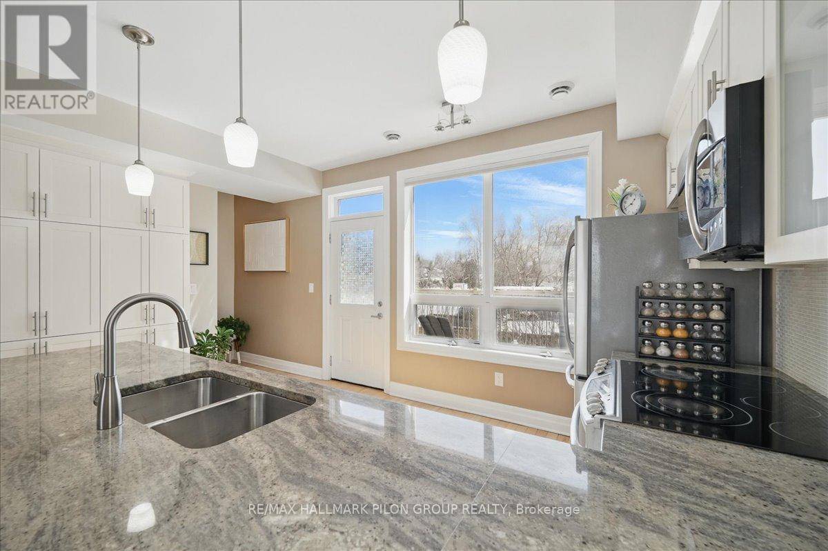 Ottawa, ON K2S0T8,60 Meach Private #104