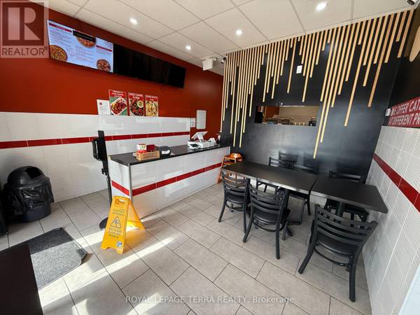 Niagara Falls (oldfield), ON L2G7T4,6080 McLeod RD #4