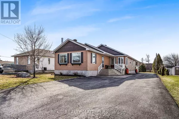 North Glengarry, ON K0C1A0,84 ANIK STREET