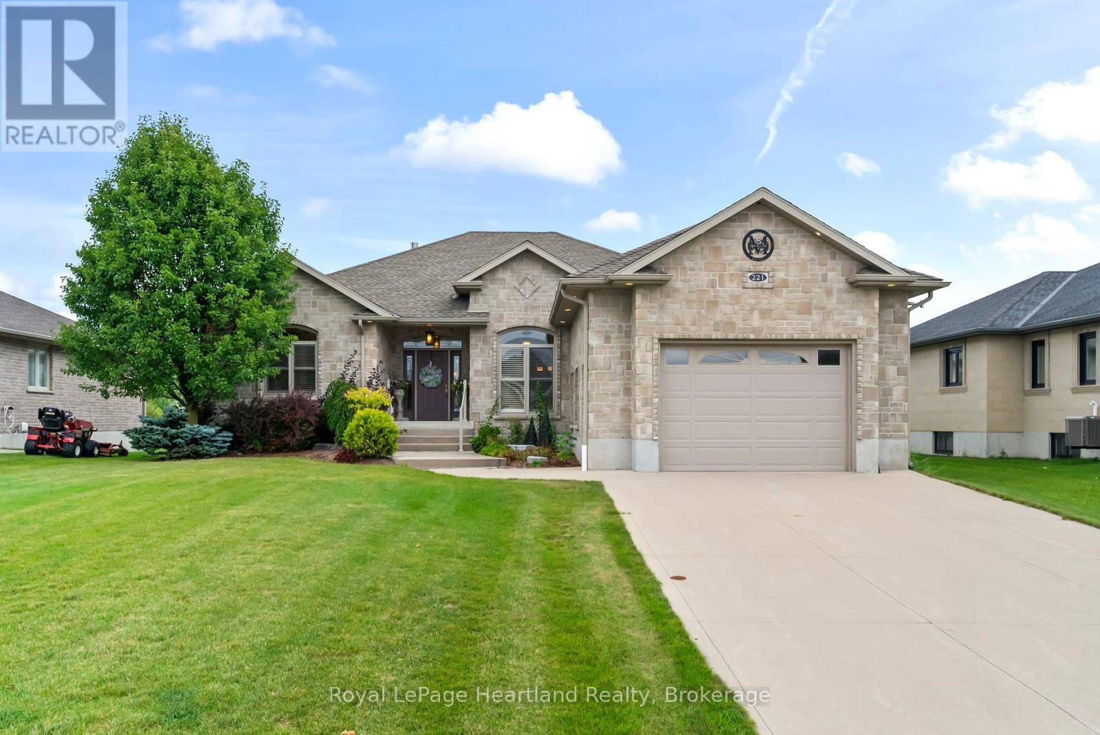 Minto, ON N0G1Z0,221 JOHN STREET