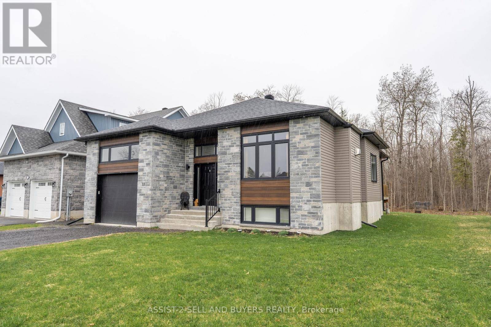 South Stormont, ON K0C1M0,33 BEECH STREET S