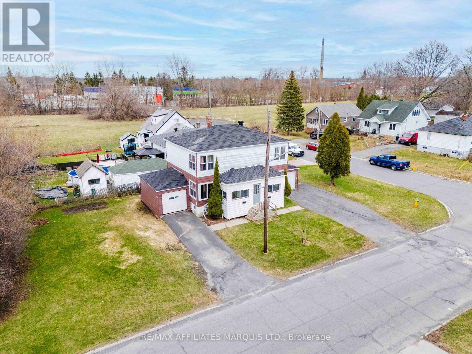 Cornwall, ON K6J2A5,301-303 HOOPLE AVENUE